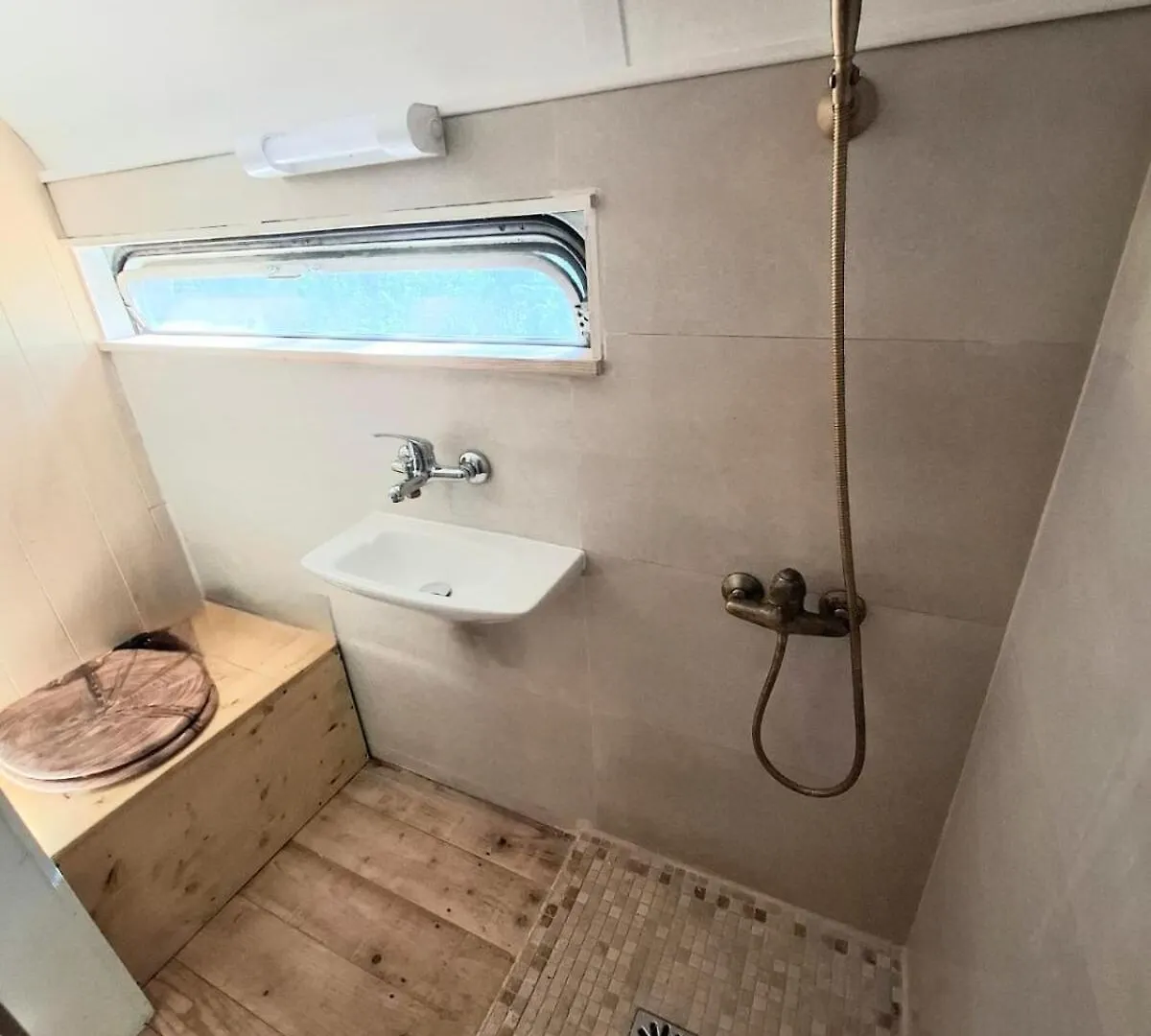 Pep'Air Bus Saviem S45 Apartment Caussols 0*,  France